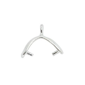 Puede incluir: Biela de colgante plateada con un bucle en la parte superior y dos puntas en la parte inferior. La biele está diseñada para sujetar un colgante o un amuleto.