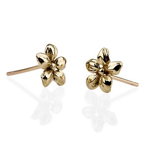 Flower Gold Post Earring, flower studs, gold studs, great little gift, tiny beautiful post earrings, flowers post earrings, gold jewelry, 14 Karat Yellow Gold