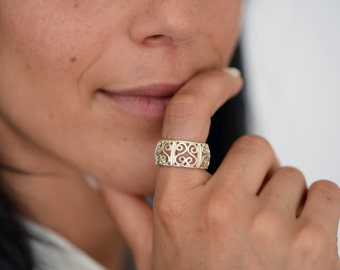 Arabesque Filigree Silver Ring, Oriental silver woman ring, hearts ring