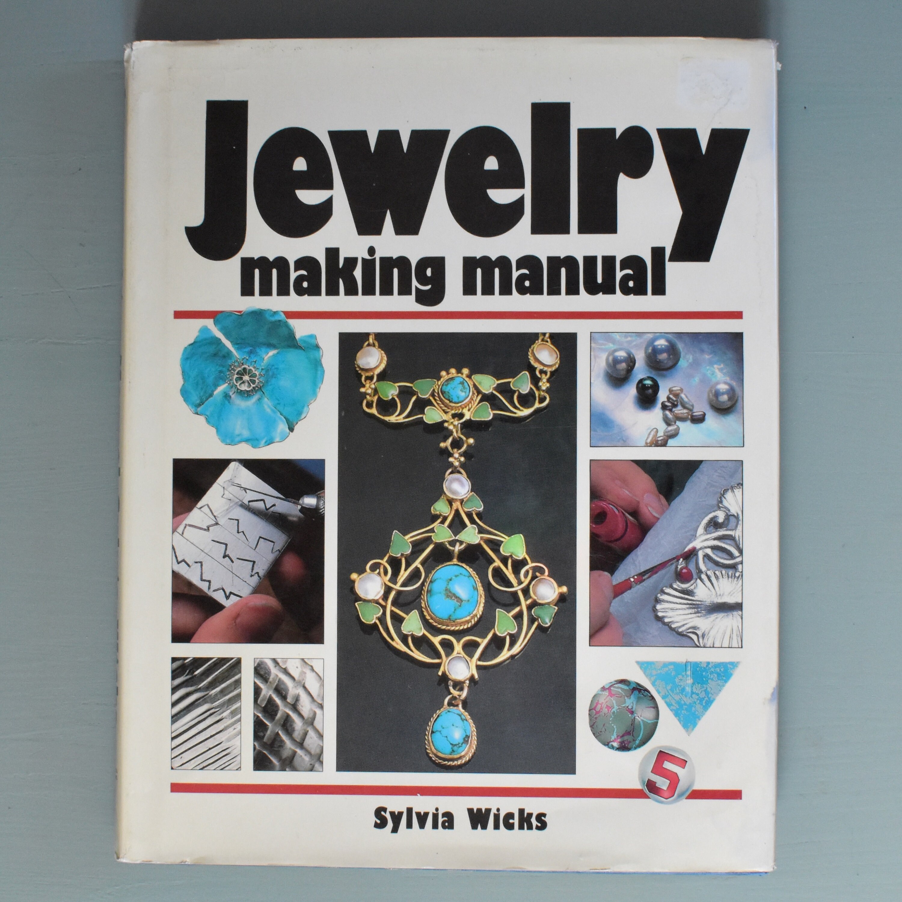 洋書 Jewelry Making Manual by Sylvia Wicks Jewelry Making Manual by Sylvia Wicks 1985 Hardcover First Edition