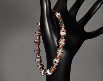 Bracelet en perles de verre Java et Hishi en cuivre. 7 pouces sans fermoir. Fort.