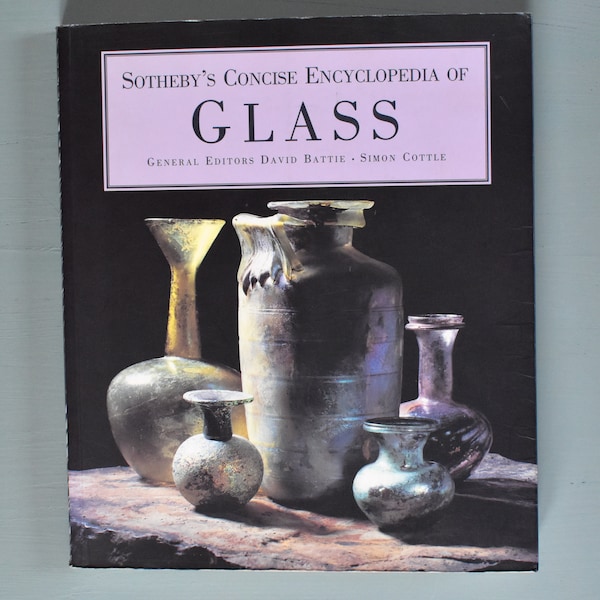 Sotheby's Concise Enyclopedia Of Glass edited by David Battie and Simon Cottle 1995 Paperback in Excellent Condition