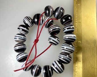 20 Black and White Lampwork Recycled Stained Glass Beads Strand 16 to 18mm.