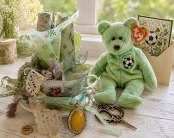 The Meadow Field Gathering | Elegant Green Slow Stitch Kit | Beginner Embroidery Pattern Gift for Tea Lovers and Garden Parties