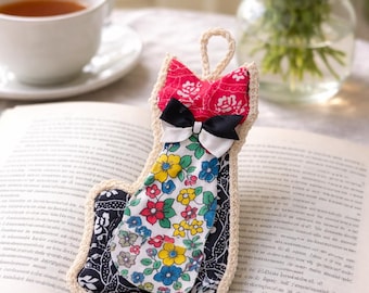 Cat Lover Bookmark Kit Beginners Fabric Art Scrap Embroidery Pattern Cat Themed Junk Journal Sewing Kit Mindful Hand Stitching Craft Gift