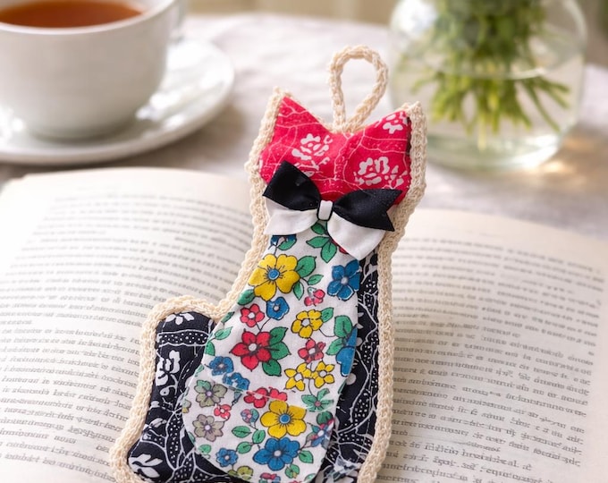 Cat Lover Slow Stitch Kit for Beginners Fabric Scrap Embroidery Kit Cat Themed Junk Journal Sewing Kit Mindful Hand Stitching Craft Gift