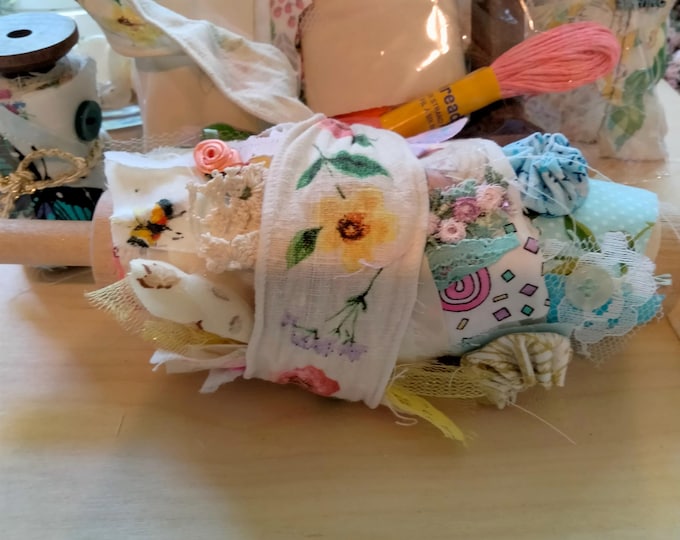 Slow Stitch Fabric Snippet Roll Bobbin Kit, Junk Journal Fabric Cluster Memory Scroll Embellishment Sewing Gift For Mom Best Friend Gift