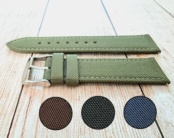 Correa de reloj de lona náutica, forrada en piel, con hebilla de acero inoxidable.