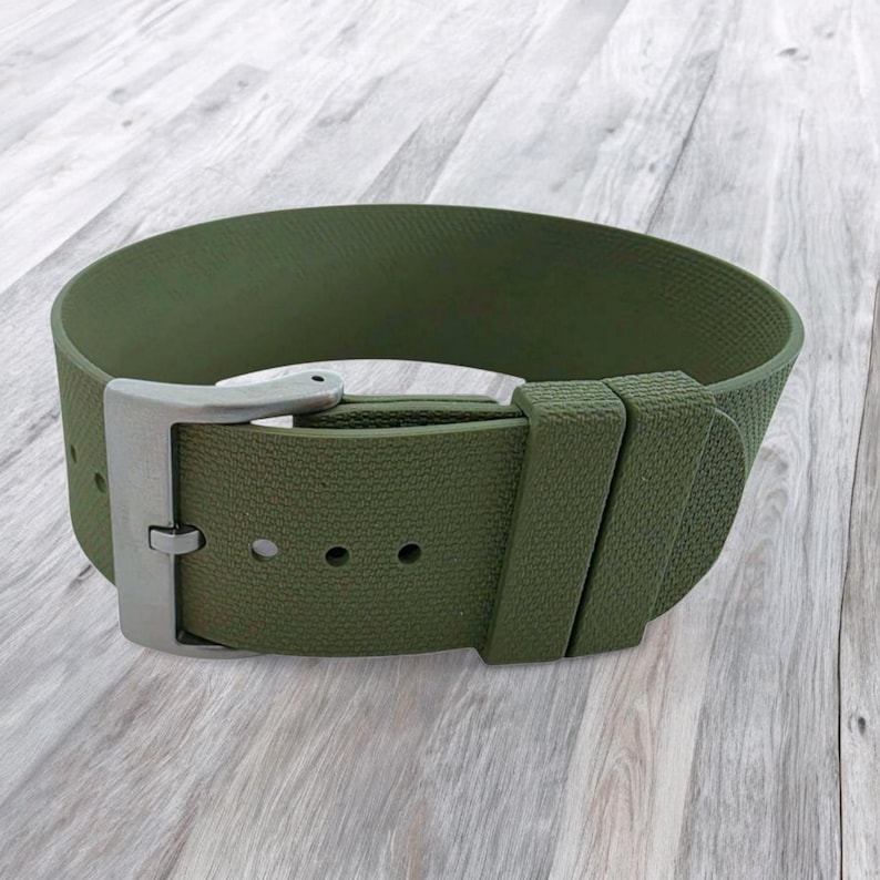 Green FKM Rubber Watch Strap: Military Style, 20mm 22mm One Piece image 1
