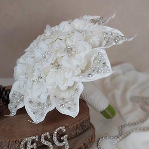 İvory calla flowers, Handmade Pearl Crystal Wedding Bouquet,  Elegant Bridal Flower Accessory
