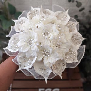 Elegant Crystal Beaded Wedding Bouquet, Handmade Bridal Flowers, Luxury Bride Accessory