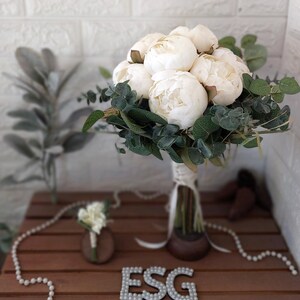 Pivoines décorées de verdure, faux bouquet de mariée blanc crème, verdure artificielle, fleur d&#39;eucalyptus