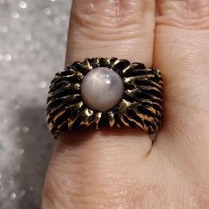 White star sapphire set in 10k yellow gold with black antiquing jointed ring