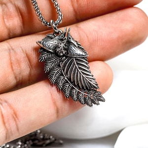 Ellie&#39;s Moth & Fern sterlingzilveren hanger ketting, geïnspireerd op Ellie&#39;s Tattoo uit The Last of Us Part II, cadeau voor haar, Halloweencadeau