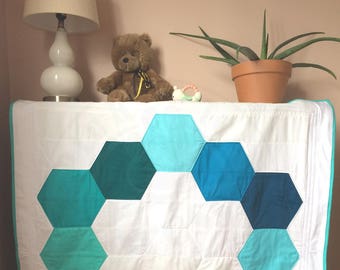 Edredón hexagonal turquesa para bebé: Edredón moderno unisex para cuna