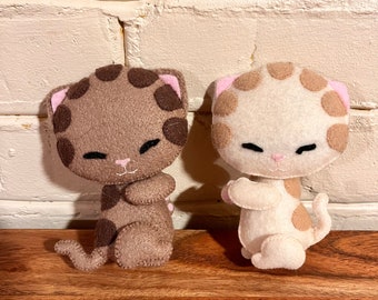 Peluches gatitos de fieltro hechos a mano