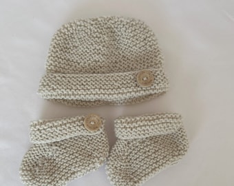 Hand-Knitted Beige Baby Beanie and Bootie Set: Newborn Gift