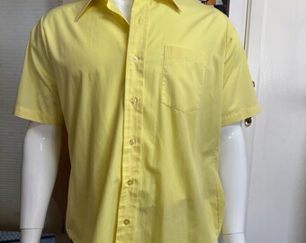 Vintage 1970s Weinstock’s Yellow Short Sleeve Button-Up Shirt Pointed Collar Size 44