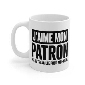 Peut inclure: Ensemble de trois mugs en céramique avec une finition mate et mouchetée. Les tasses sont de couleur crème, gris clair et gris foncé. Chaque mug a un design minimaliste et une anse arrondie.