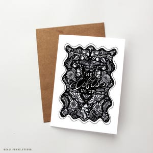 Carte Il nous soulève | Carte chrétienne faite main | Carte de voeux botanique | Guérir bientôt de la carte | Papillons et papillons | Carte Fleurs sauvages