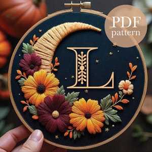 収穫の月文字「L」手刺繍パターン | デジタル PDF ダウンロード | 天空の秋の花の DIY フープアート