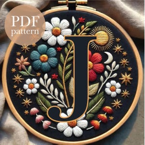 Padrão de bordado à mão Celestial Blooms Letter "J" | Download digital em PDF | Floral DIY Hoop Art