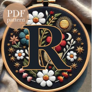 Padrão de bordado à mão da letra "R" Celestial Blooms | Download digital em PDF | Arte floral DIY em bastidor