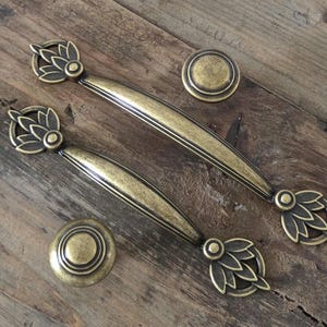 Victorian Drawer Pulls 3.78&quot; 5&quot; Antique Brass Pulls, Matching Knobs and Pulls Baroque Handles, Dresser Pulls Art Deco Hardware, Vintage Pull