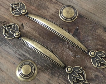 Victorian Drawer Pulls 3.78&quot; 5&quot; Antique Brass Pulls, Matching Knobs and Pulls Baroque Handles, Dresser Pulls Art Deco Hardware, Vintage Pull