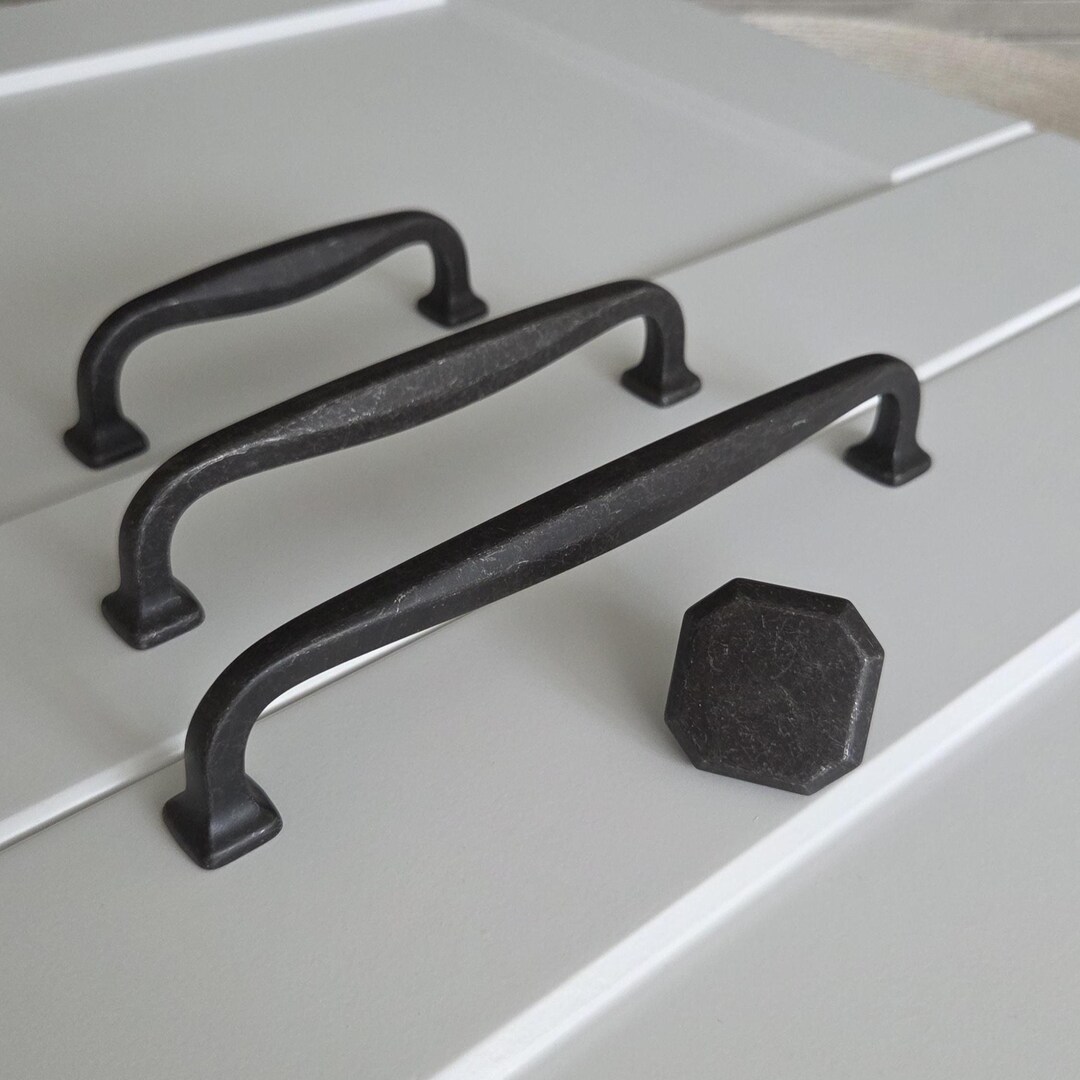 thumbnail image 2 of Hickory Hardware Forge Collection 128mm Black Iron Cabinet Drawer Pull H076702-BI (Open Box) 2 of 5