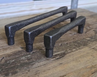 Rustikale schwarze Schrankgriffe und Knäufe, Bauernhaus Schubladenknäufe, Vintage Küchenbeschläge Set