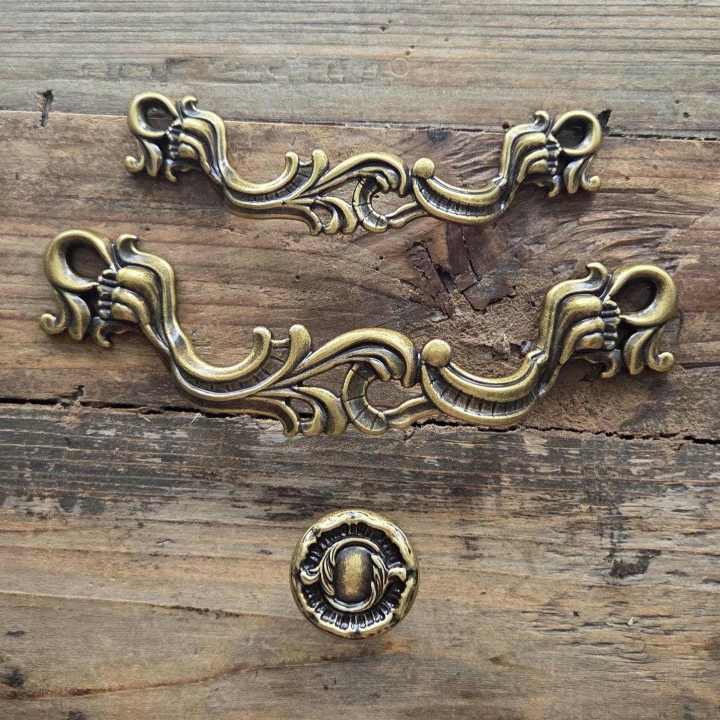 vintage dresser hardware Renashed 3" Cabinet Drawer Knobs Pulls Handles Antique Style Zinc Alloy 2 Pack (3 inch) and furniture restoration projects. Utopia Alley HW320PLAB021 Vallia Cabinet