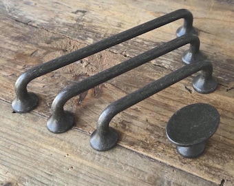 Tiradores y pomos rústicos italianos de hierro negro para gabinetes: Farmhouse Hardware