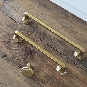 Modern Farmhouse Cabinet Pulls & Knob – Antique Brass Handles – 5&quot;, 6-5/16&quot;, 12-5/8&quot;, 16-3/8&quot; – Vintage Drawer Hardware