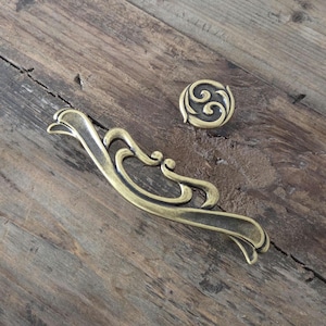 Victorian Style Antique Brass Drawer Pull - Italian Crafted Hardware