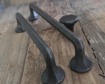 Tiradores y pomos vintage de hierro negro para armarios / Herrajes modernos de estilo rústico - Fabricados en Italia