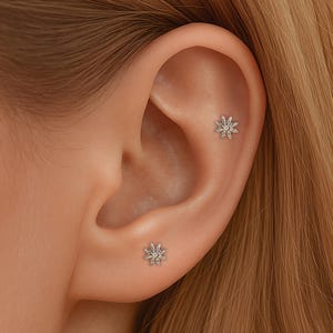 Labret z tytanu 18G/16G Snowflakes • Kolczyk bez gwintu • Kolczyk do tragusu • Kolczyk z pinezki • Kolczyk do nosa • Prezent dla kobiety (XBD060)