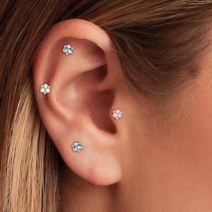 Brinco de titânio 18G/16G com flor pequena e fecho de rosca, modelo labret com rosca, para cartilagem, tragus, hélix, concha ou nariz, 6,3 x 5,6 mm