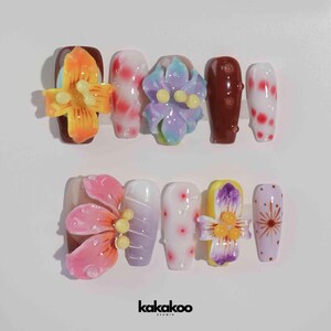 Handgemachte florale 3D-Press-On-Nägel: Lebendige Blumen-Nail-Art