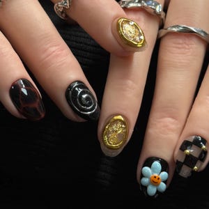 3D Flower G-Dragon Kpop Short Press On Nails, Handmade Gel Medium Round Nails, Kpop Gift, GD Nails, Kpop Nails image 4
