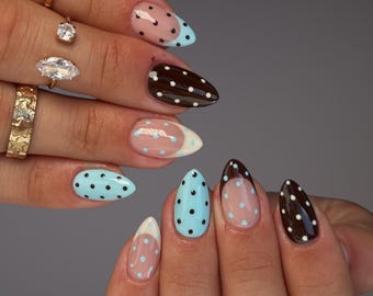 Sommer Blau Schwarz Tupfen Press-On Nägel, Glasierte Mandel Gel Nägel, Kurze Mandel Nägel