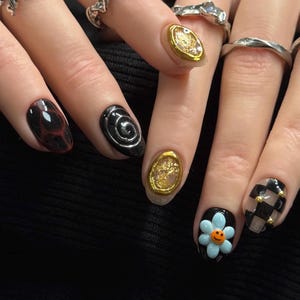 3D Flower G-Dragon Kpop Short Press On Nails, Handmade Gel Medium Round Nails, Kpop Gift, GD Nails, Kpop Nails image 5