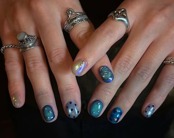 Gothic Blaue Cateye extra kurze runde handgemachte Press-On Nägel, Cateye Nägel, Kurze Nägel, Goth Nägel, Polka Dot Nägel