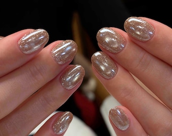 Elegante, extra kurze, runde, handgefertigte künstliche Fingernägel im Cateye-Stil, Cateye-Nägel, kurze Nägel, Nude-Nägel, Hochzeitsnägel