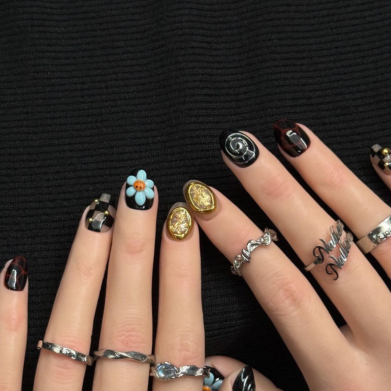 3D Flower G-Dragon Kpop Short Press On Nails, Handmade Gel Medium Round Nails, Kpop Gift, GD Nails, Kpop Nails image 2