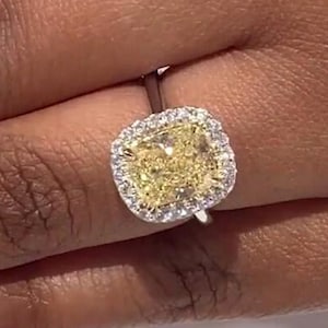 Bague de fiançailles halo double tranchant diamants jaunes coussinés de 3,30 tcw cultivés en laboratoire, pureté VVS-VS - Certifiée IGI