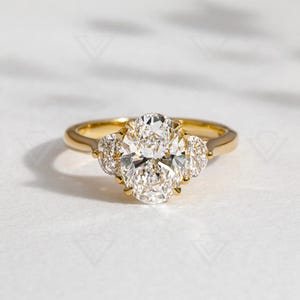 Oval 4ct Lab Grown Diamond Engagement Ring Anniversary Ring Gifts for Girlfriend  Bridal Diamond Ring Proposal Ring IGI Certified