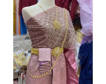 7-delige set / traditionele Thaise trouwjurk bruid bruids roze Sabai + kralen Sabai + Thaise sarong + riem + oorboeien + andere Thaise sieraden