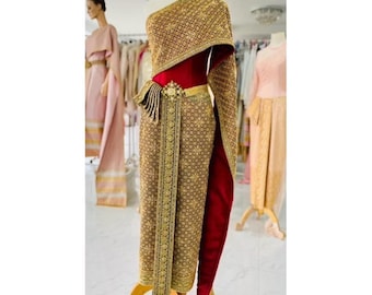 Traditionele Thaise Borduurwerk Rode Wijn Bordeaux Asymmetrische Top Gouden Sabai Sarong Bruiloft Bruid Bruids Bruidsmeisje Gelegenheids Schoolbal