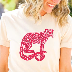 Leopard Graphic Tee: Women&#39;s Animal Art T-Shirt